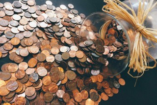 如何理解黄金市场的技术指标与基本面分析？这些分析 *** 如何相互补充？