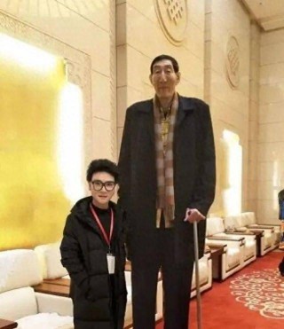 世界之一高人5米9的人(世界之一高人5米9的人是谁)