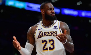 今日nba湖人(今日nba湖人对雄鹿比赛情况如何)