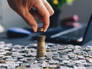 国泰基金投资总监徐治彪所管基金年内全部浮亏，成名药基风格漂移遭质疑