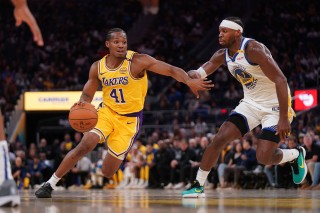 今日nba湖人(今日nba湖人对雄鹿比赛情况如何)