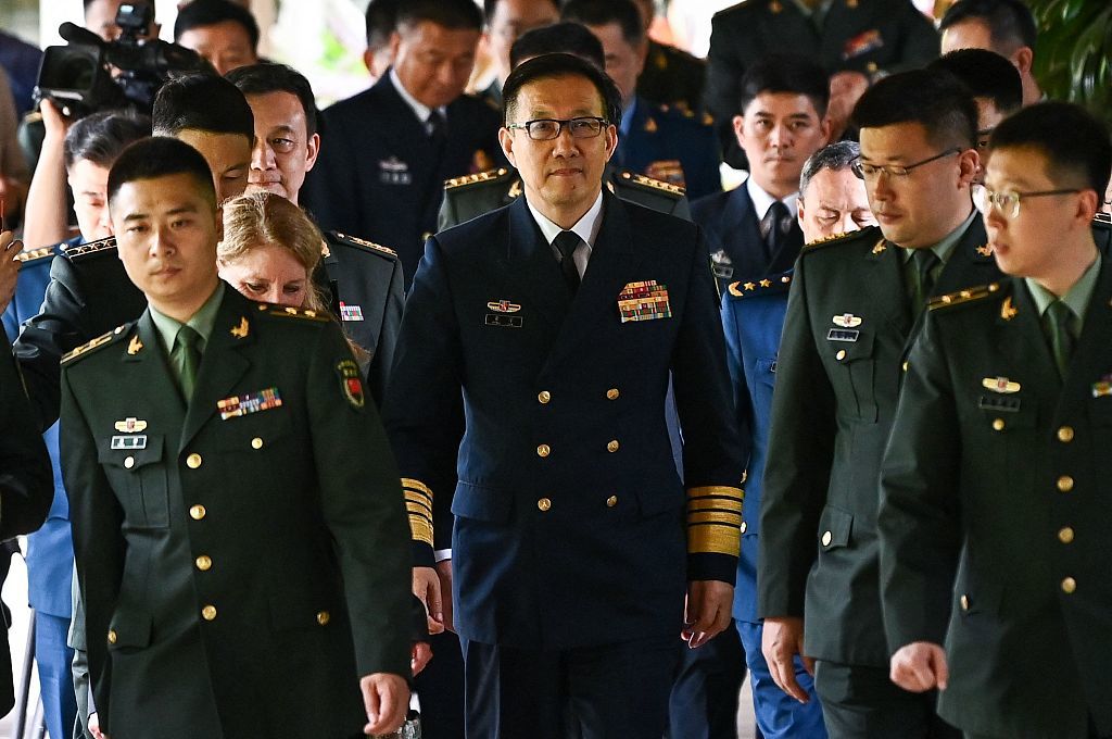 中美防长面对面谈了75分钟，双方就两军关系、 *** 、南海问题等交换意见  第1张