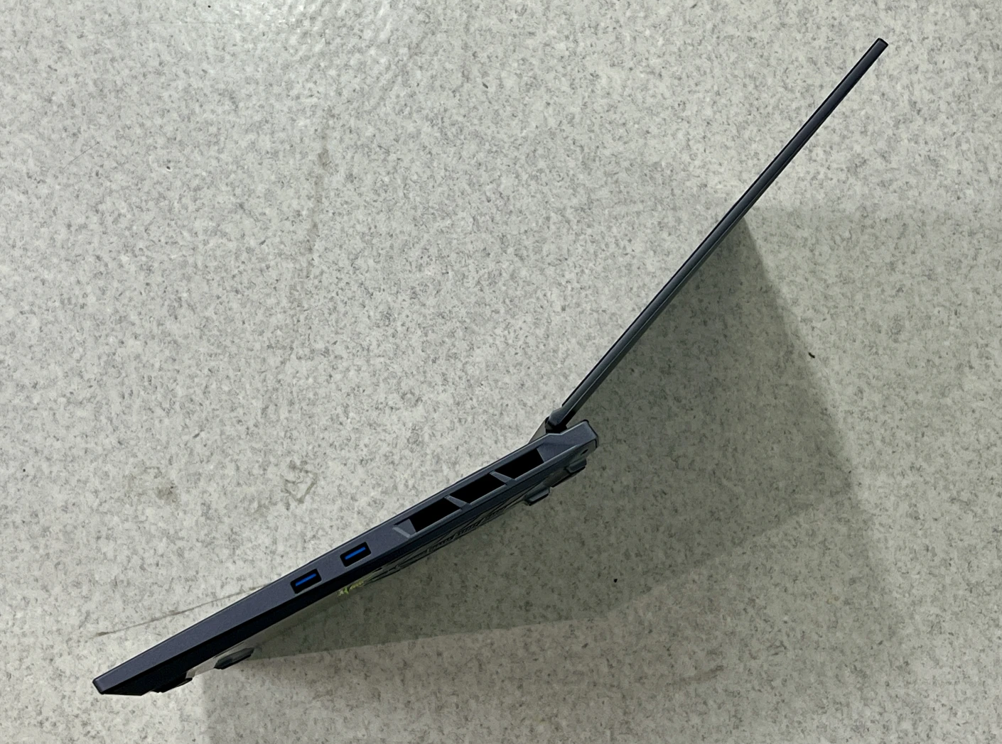 机械革命极光 X 游戏本外观细节公布：5052 号航空级铝合金 A 面、RGB 背光键盘  第6张