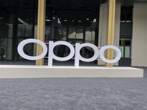 OPPO Find X8 Pro工程机泄露：双潜望长焦位置变了  第2张