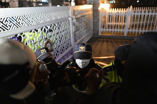 执政党要求 ***  在野党推动弹劾 尹锡悦正遭遇空前危机  第3张