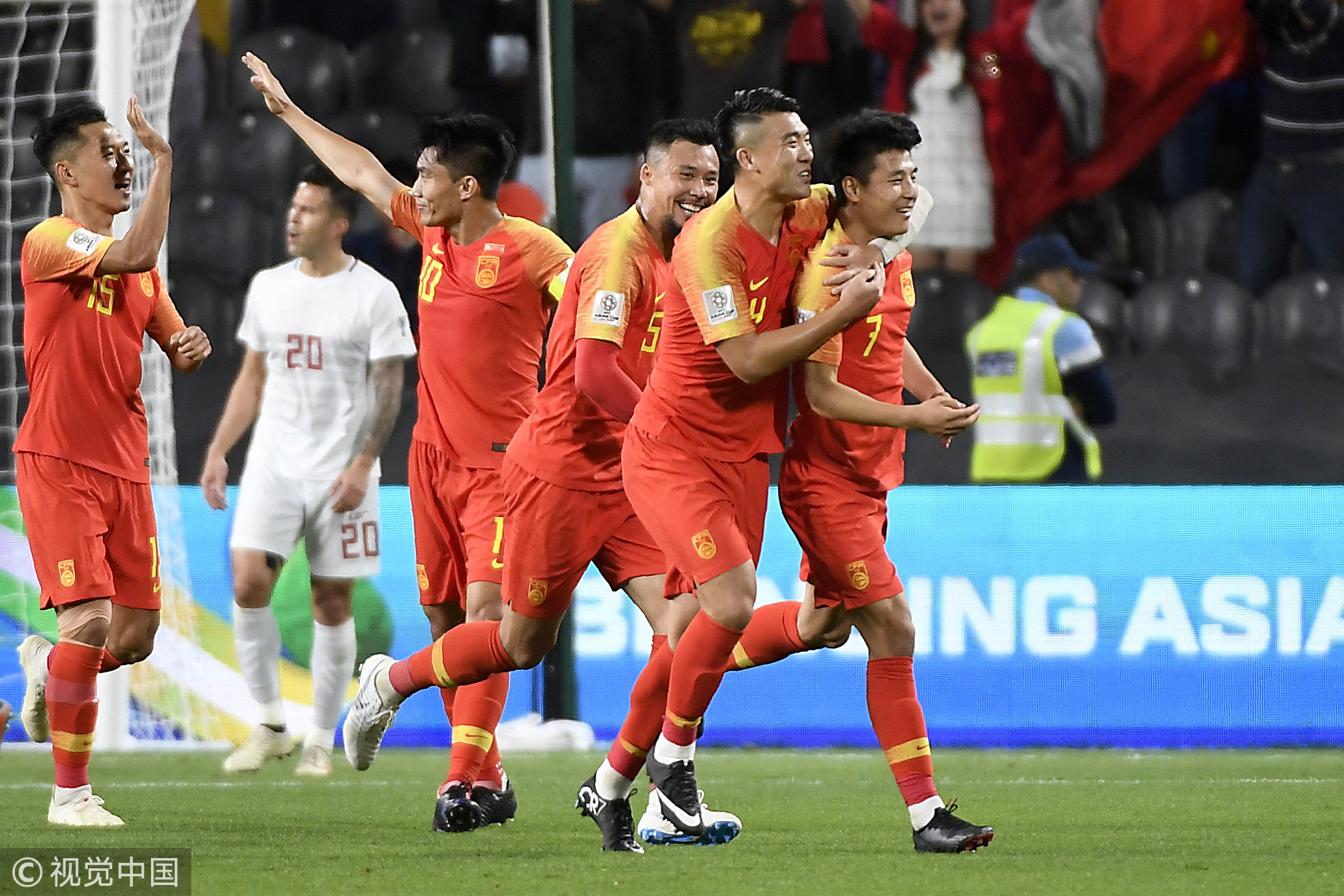 国足今天比赛(国足今天比赛时间几点)  第2张