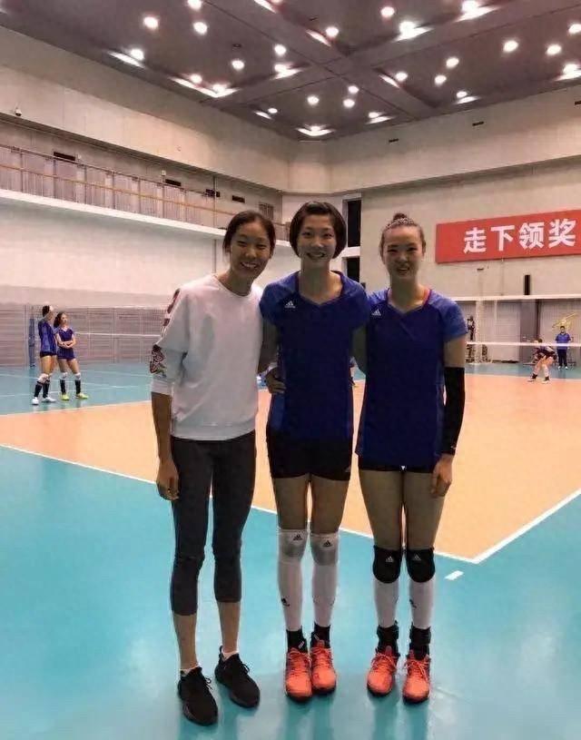 中国女排26人名单(2024中国女排赛直播今日现场直播)  第1张
