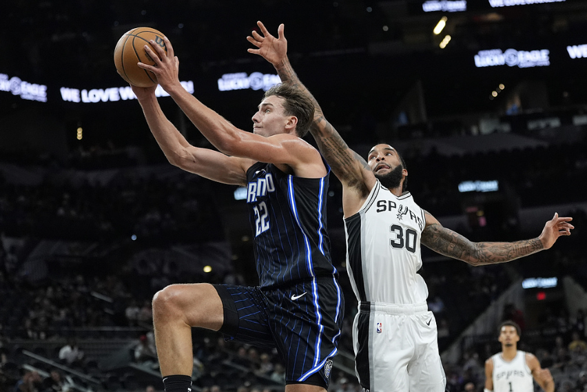 nba季前赛:热火vs马刺(热火vs马刺总决赛g7第四节)  第1张