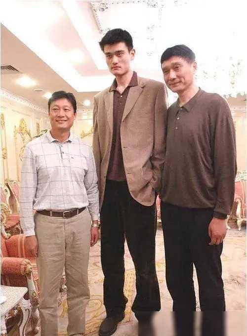 姚明多高(姚明身高226米体重500斤)  第2张